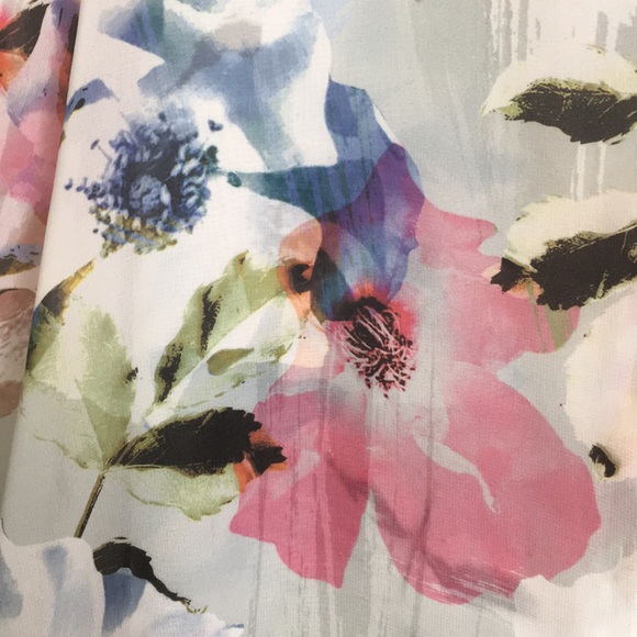 Women’s floral blouse - Picture 5 of 5